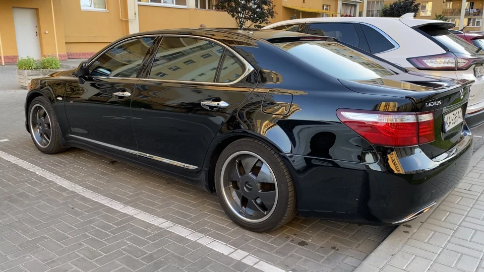 Lexus LS