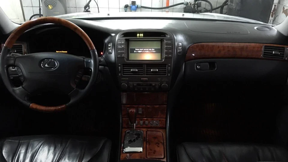 Lexus LS 4