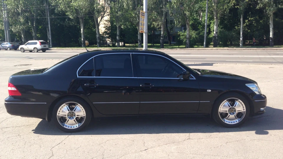 Lexus LS 4