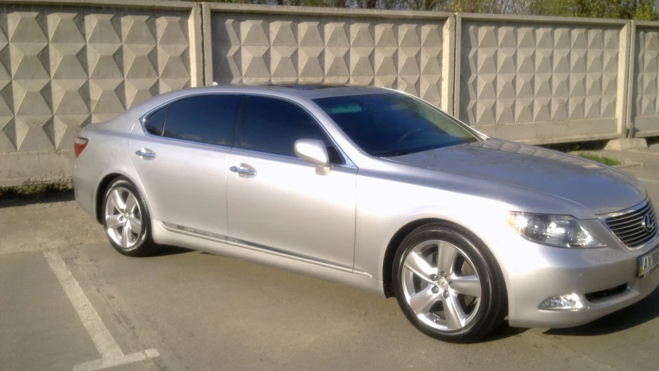 Lexus LS 3