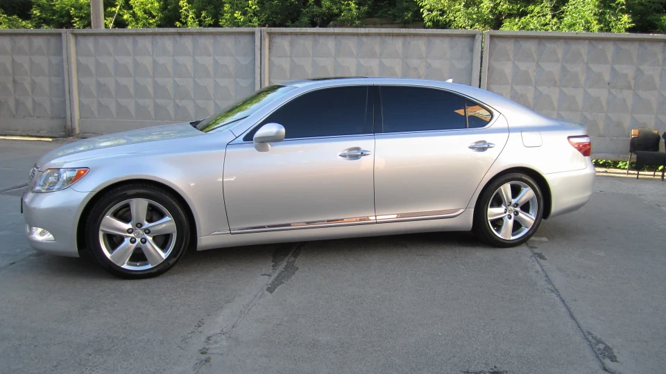 Lexus LS 4