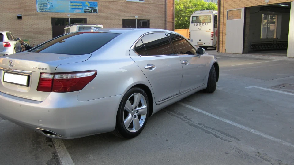 Lexus LS 5
