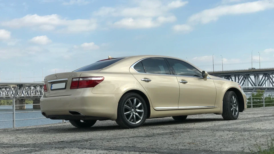 Lexus LS 2