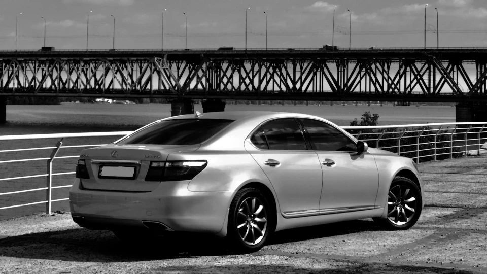 Lexus LS 3