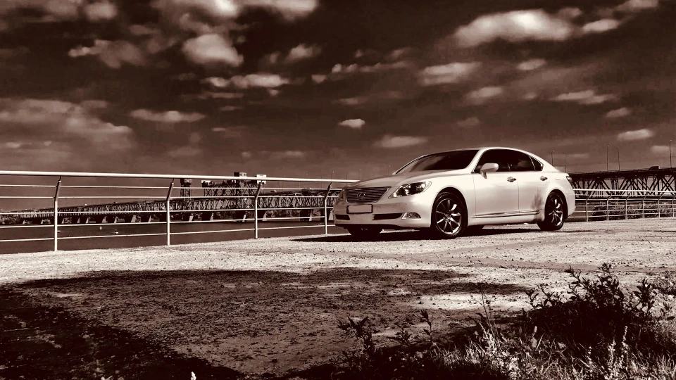 Lexus LS 4