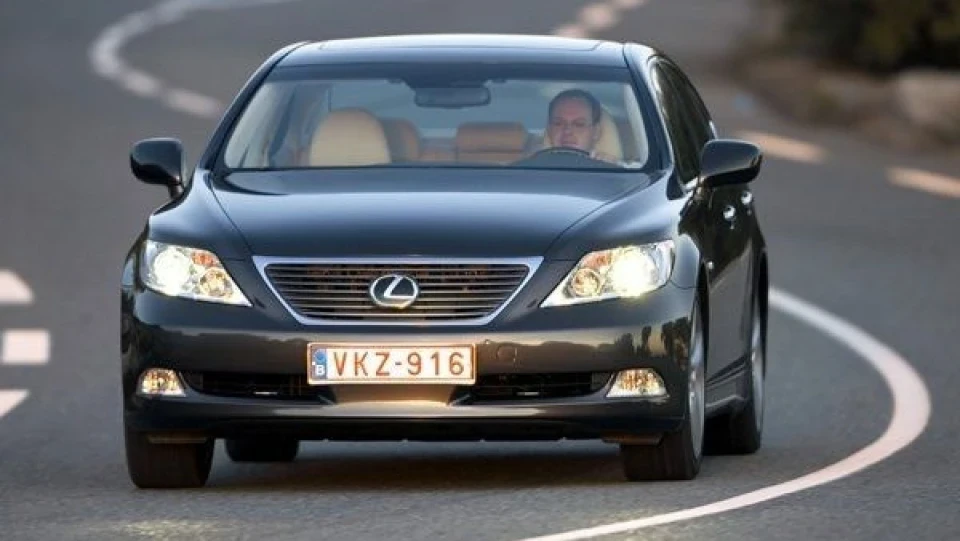 Lexus LS