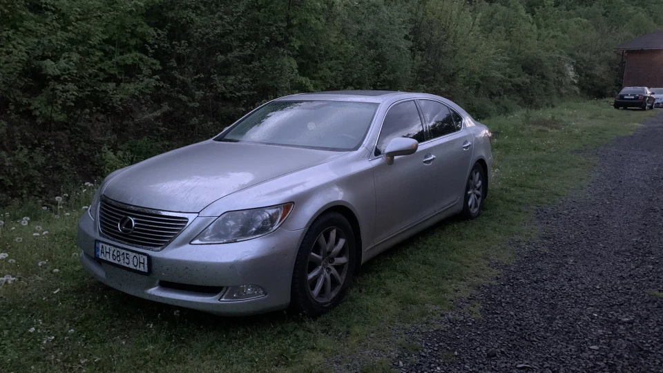 Lexus LS
