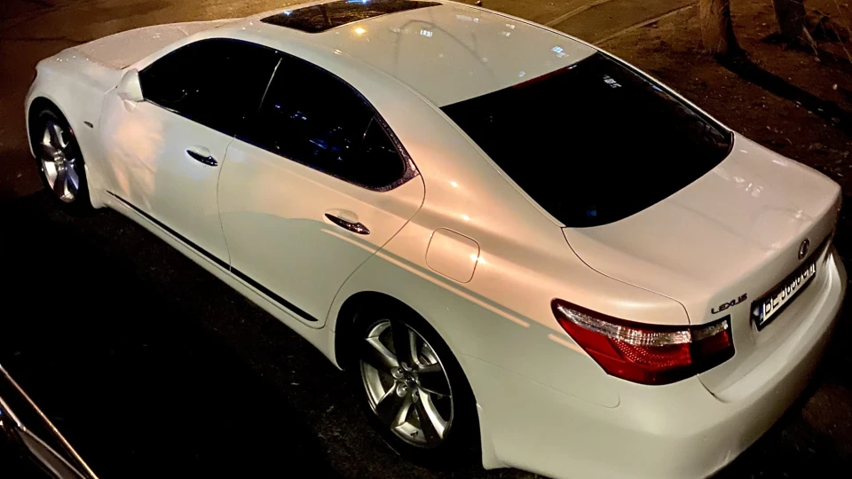 Lexus LS 460 Арабський жеребець