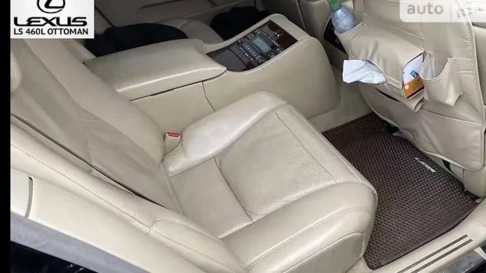 Lexus LS 460 ottoman 2