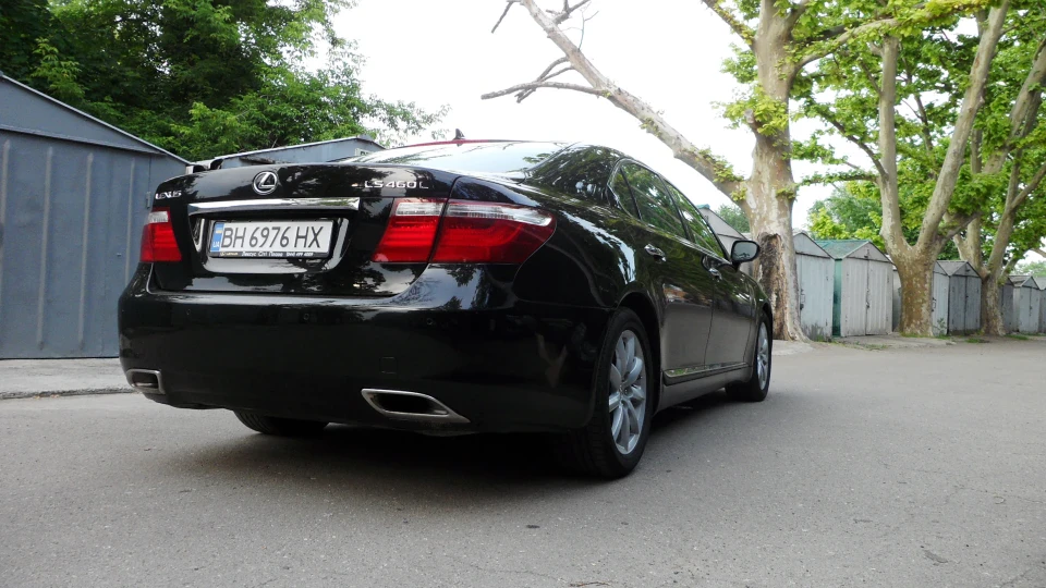 Lexus LS 460L OTTOMAN 2