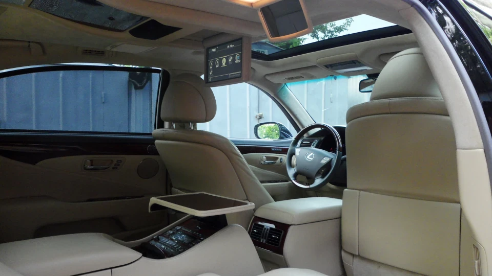Lexus LS 460L OTTOMAN 5
