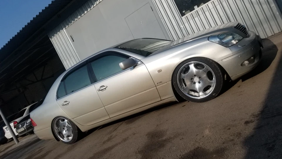 Lexus LS Бегемот