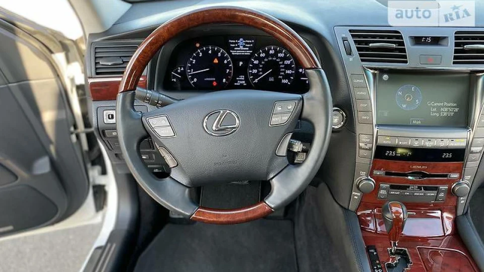 Lexus LS ⋖ Beluga ⋗ 4