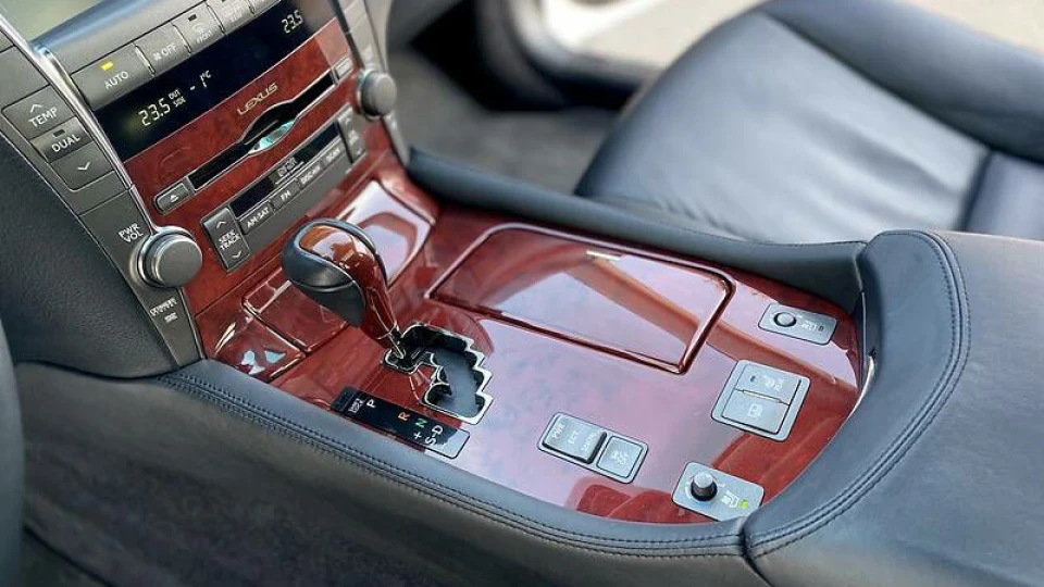 Lexus LS ⋖ Beluga ⋗ 5