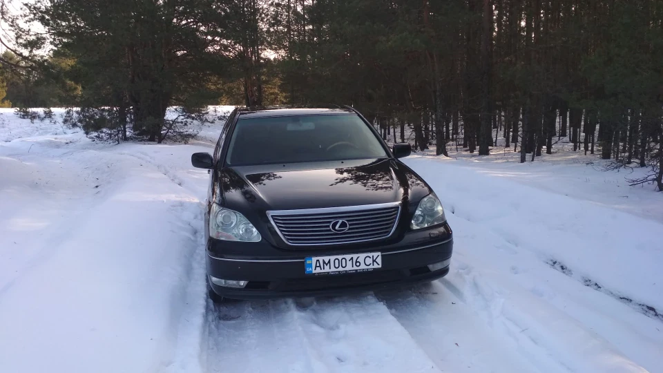 Lexus LS Black