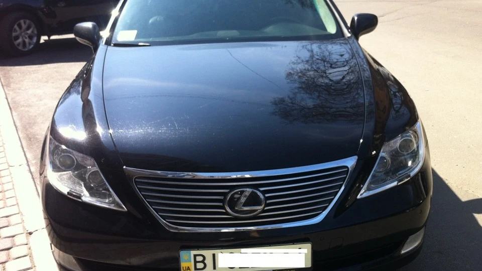 Lexus LS човник