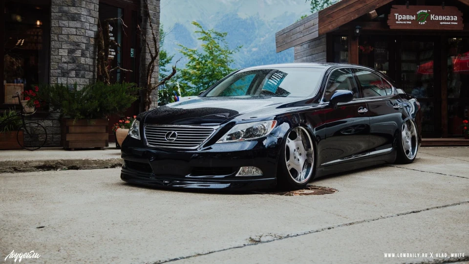 Lexus LS Dropped 3