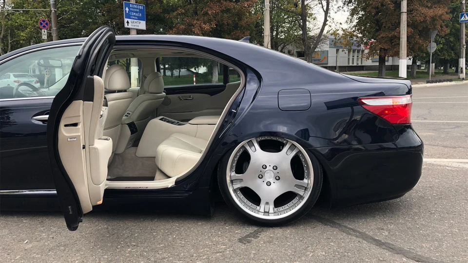 Lexus LS Dropped 5