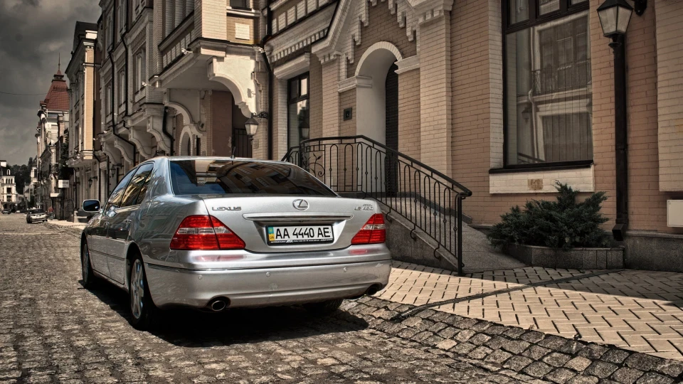 Lexus LS Шкіряний Кабінет