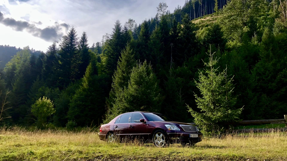 Lexus LS Червоний Lexus LS430 4.3