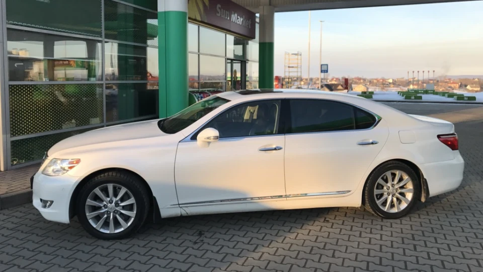 Lexus LS Long