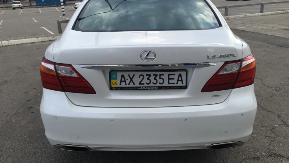 Lexus LS Long 2