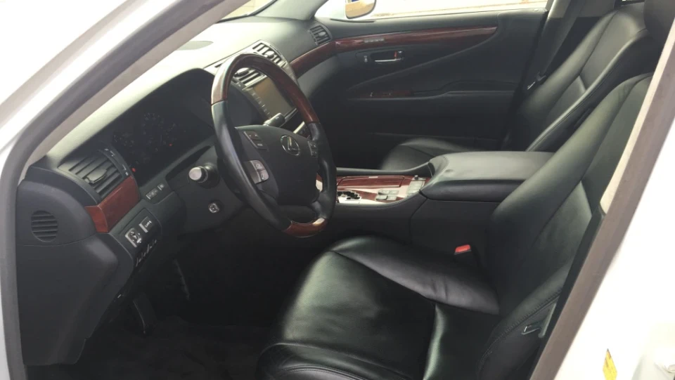 Lexus LS Long 3