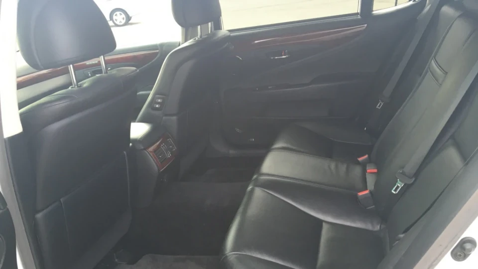 Lexus LS Long 4
