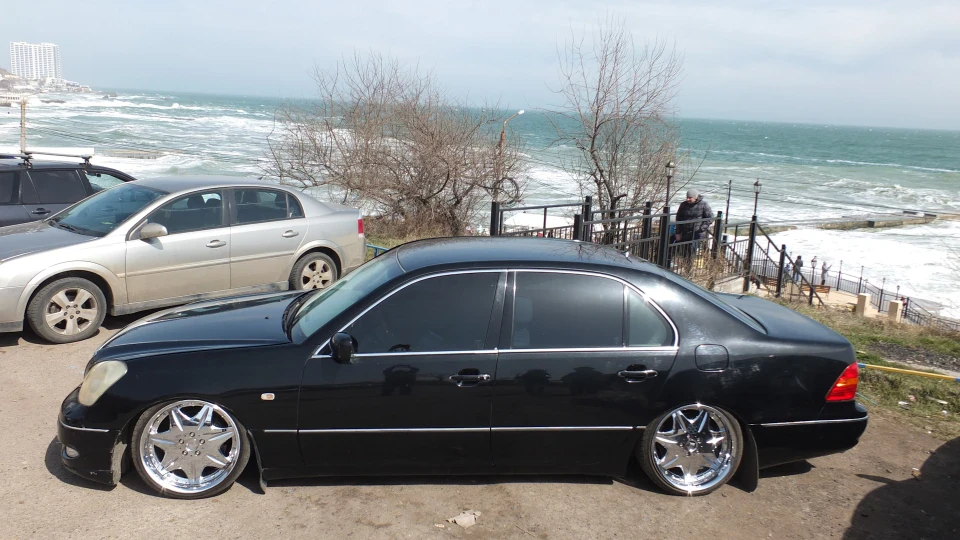 Lexus LS LOW! Custom Air 4