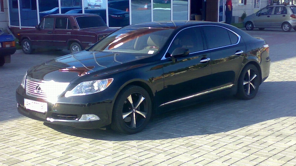 Lexus LS LS460)))