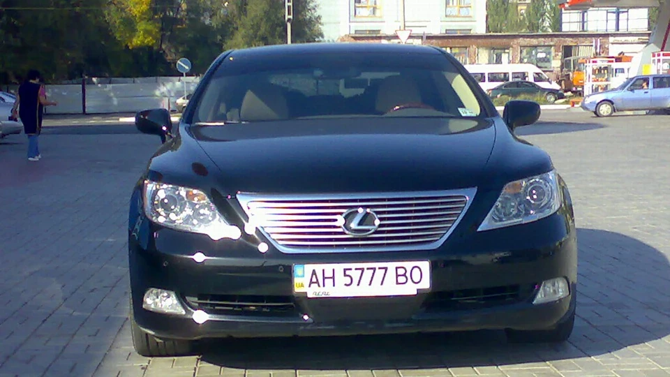 Lexus LS LS460))) 2
