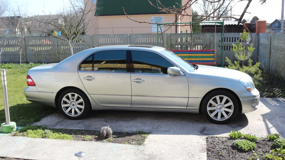 Lexus LS Лисий продаю 11.9$ 3