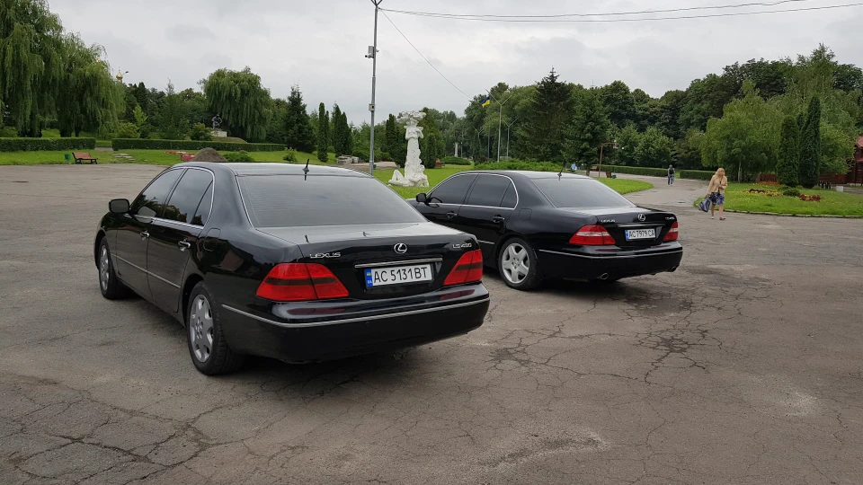 Lexus LS USA 4