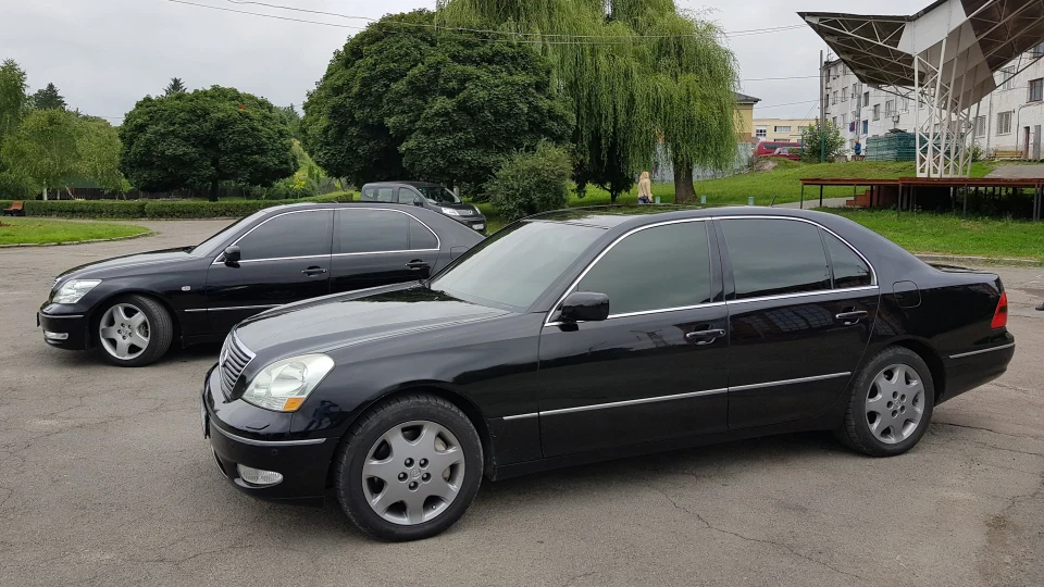 Lexus LS USA 5