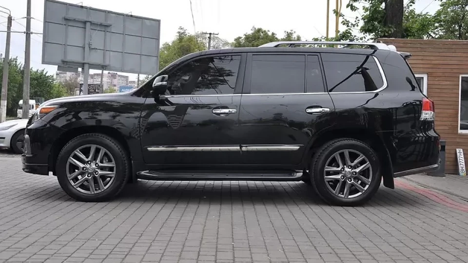 Lexus LX