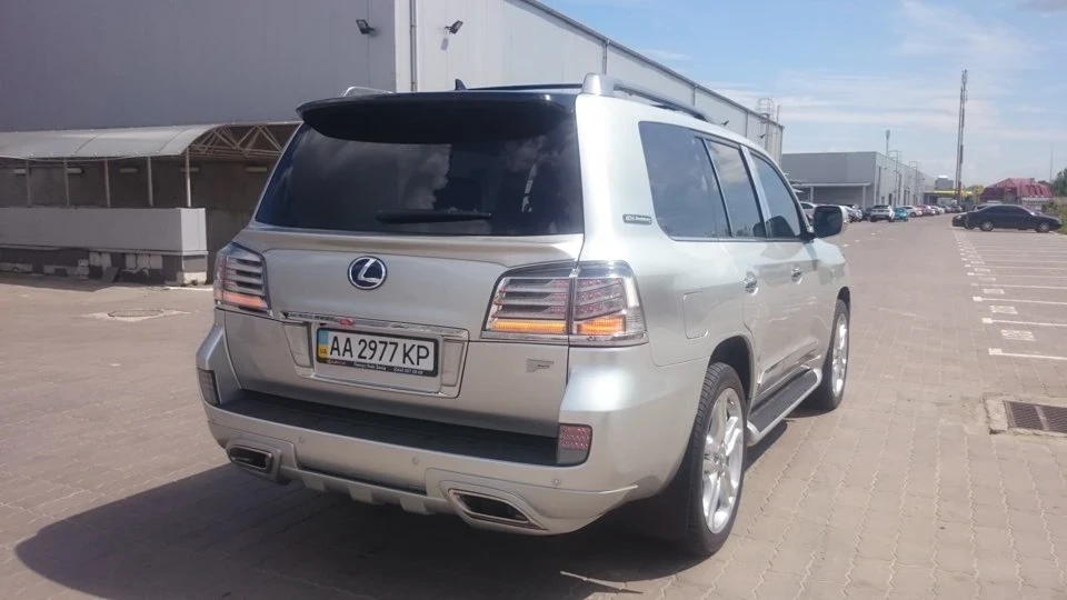 Lexus LX 4