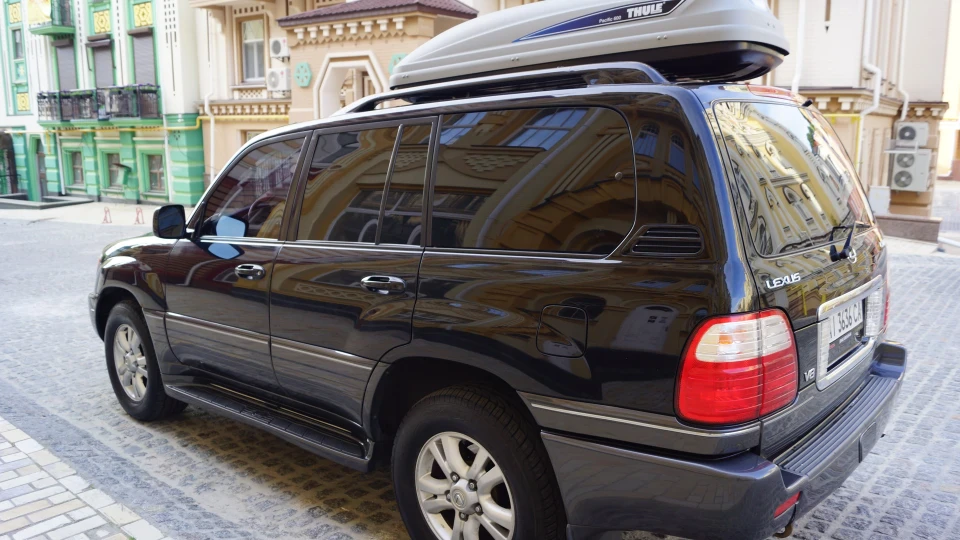 Lexus LX 3