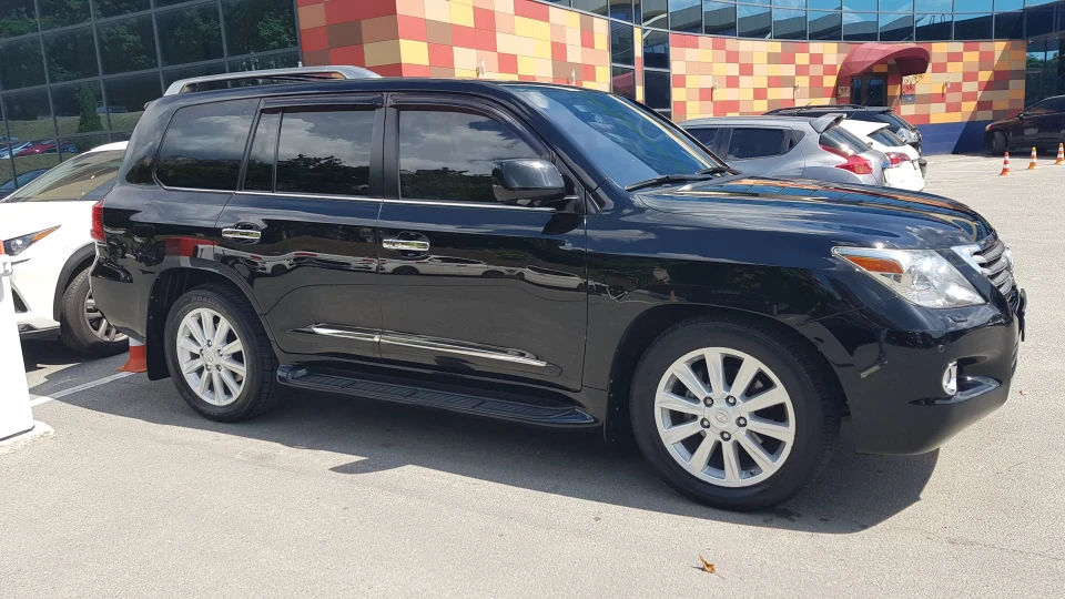 Lexus LX 2