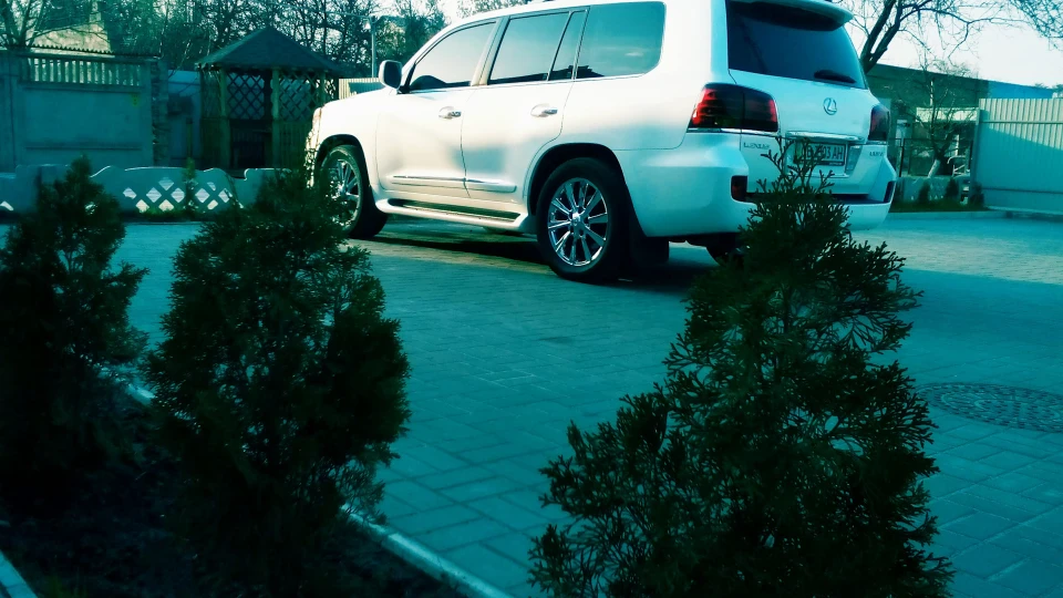 Lexus LX
