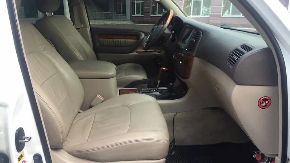 Lexus LX 3