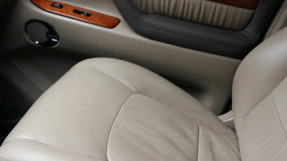 Lexus LX 4