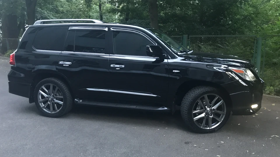 Lexus LX 3