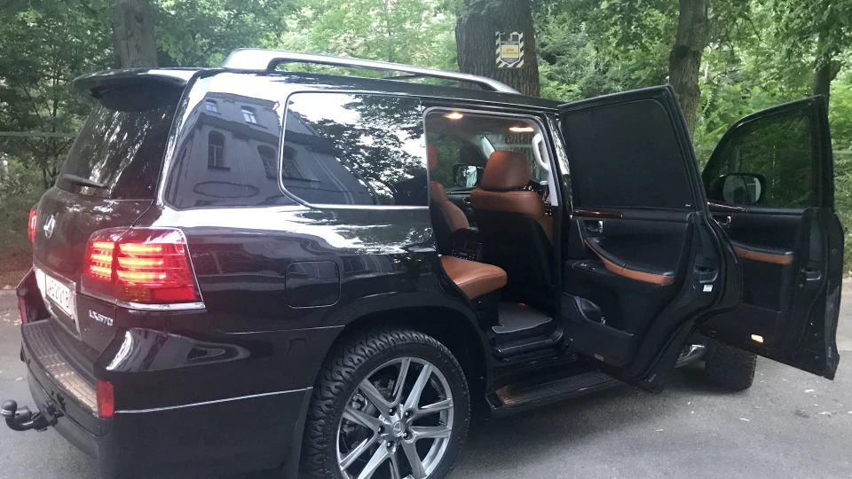 Lexus LX 5
