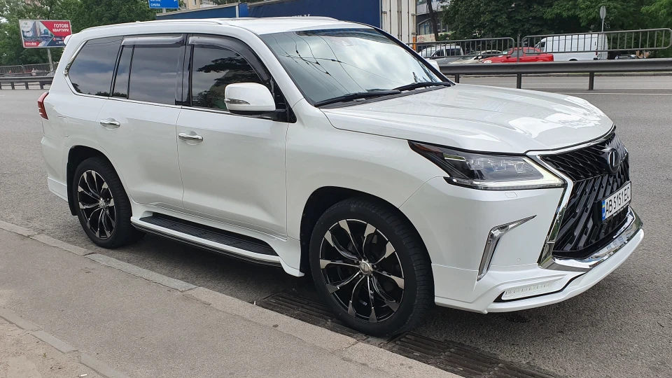 Lexus LX 2