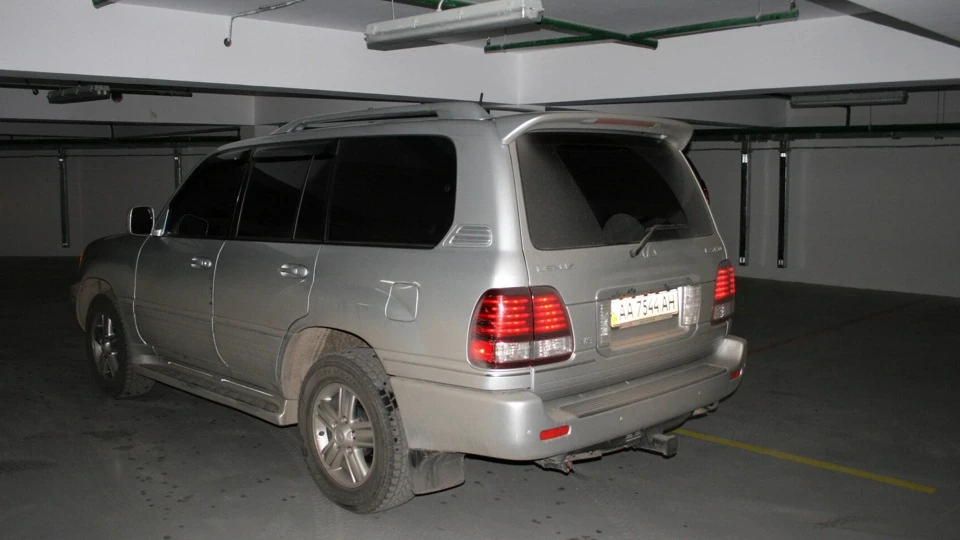 Lexus LX 470 2