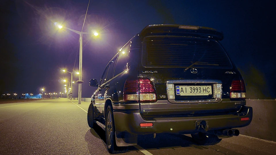 Lexus LX 470 2