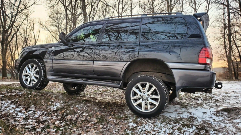 Lexus LX 470 3