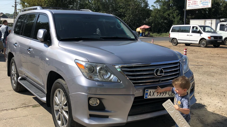 Lexus LX 570 F-Sport 2