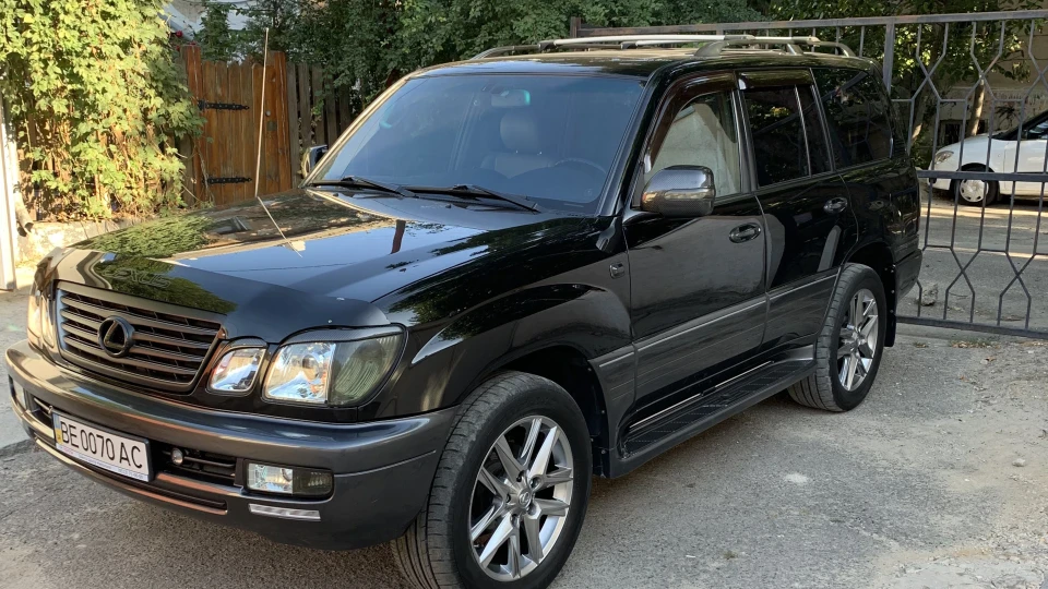 Lexus LX чорний крейсер 2