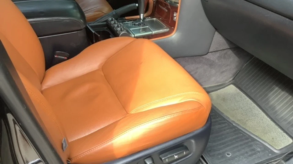 Lexus LX чорний 3